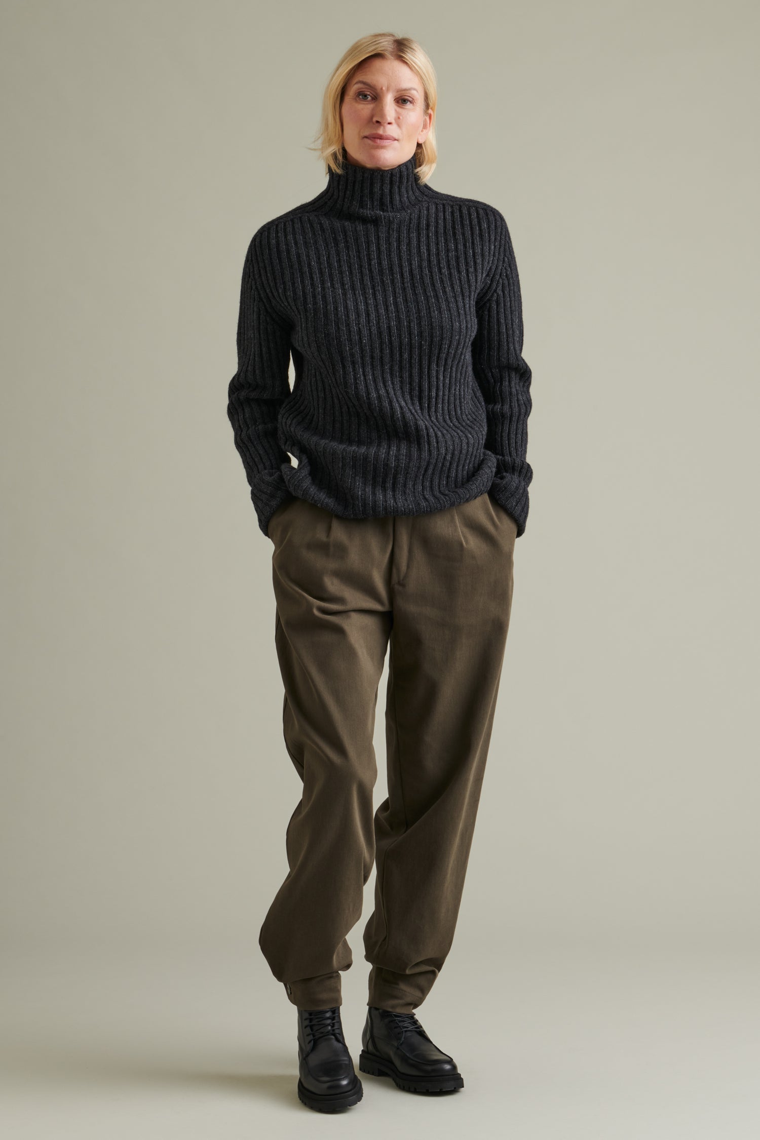 UTÖ VILLAPAITA HIILI