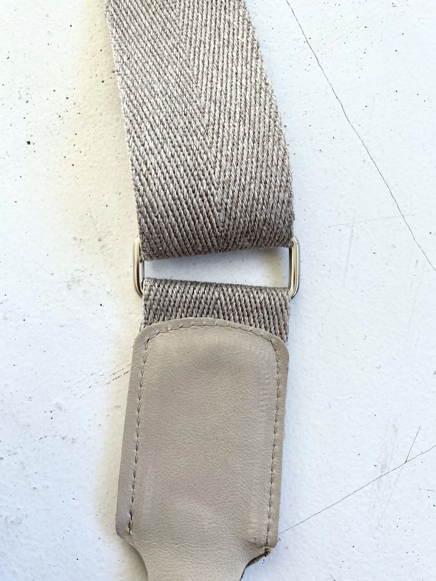 POIJU NAHKALAUKKU HIEKKA