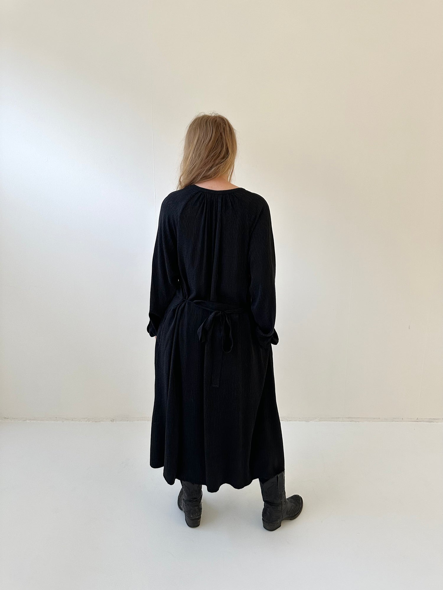 LOM DRESS BLACK - ISLAND