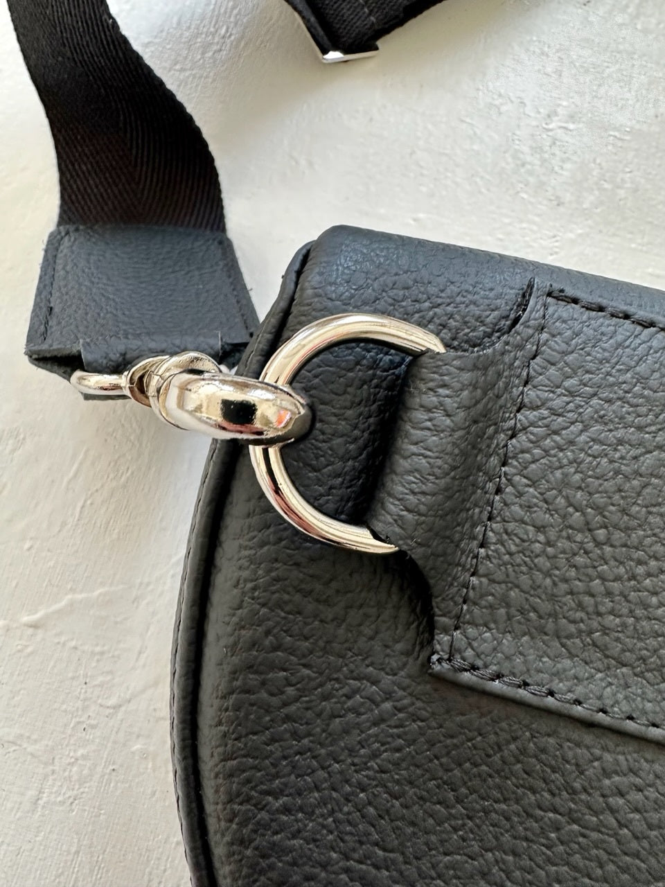 FENDARI VYÖLAUKKU MUSTA