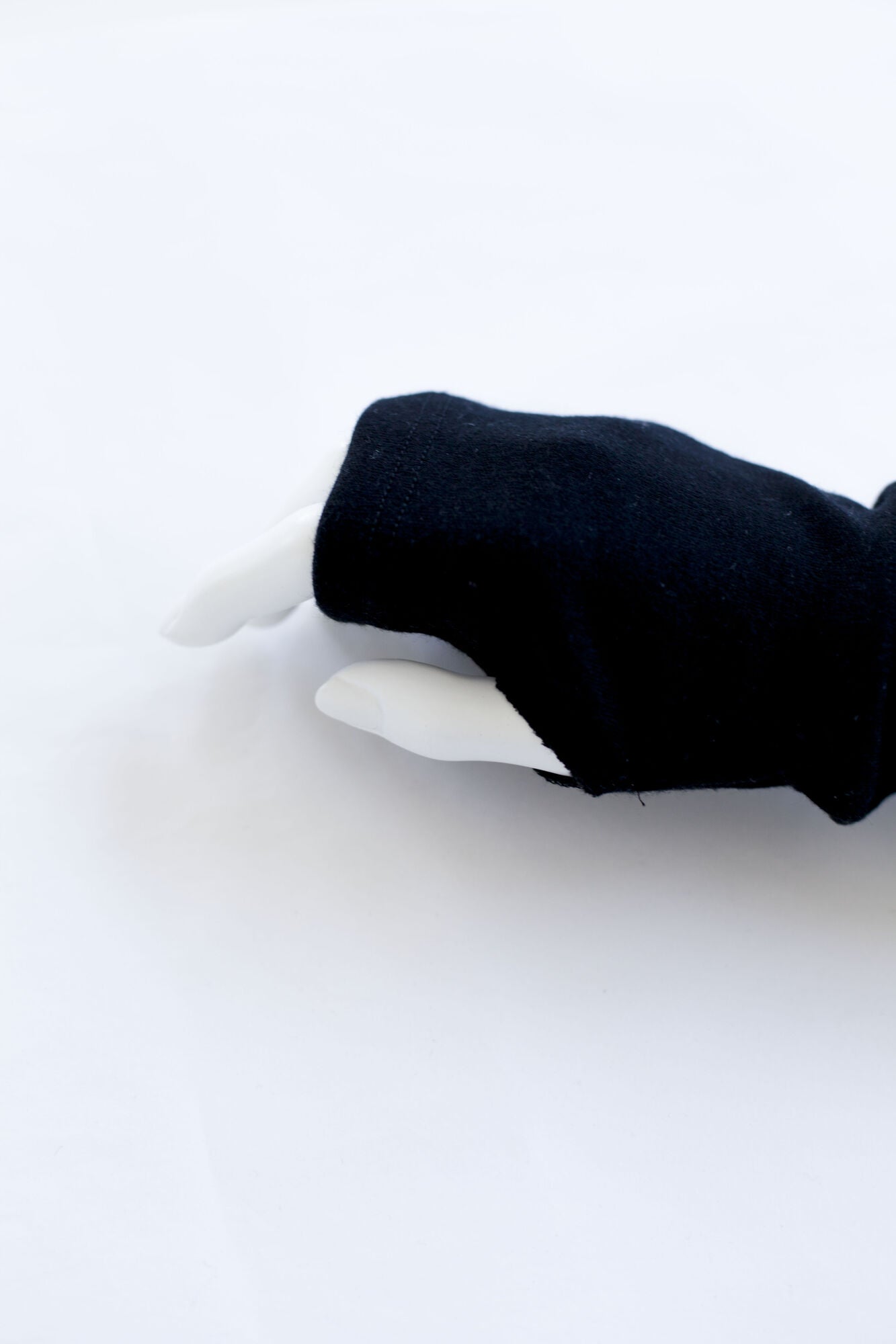 VERKAN WRIST WARMERS BLACK