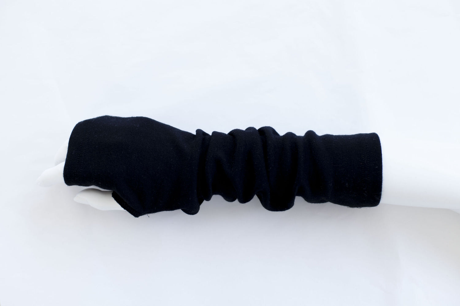 VERKAN WRIST WARMERS BLACK